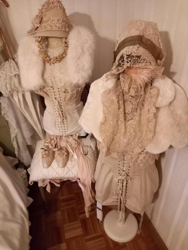 Vintage Paspop,Torso Tafel Buste , Oud Corset + Hoedje GERES, Antiek en Kunst, Curiosa en Brocante, Ophalen of Verzenden