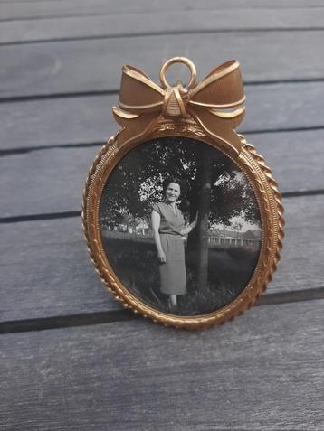 Ovalen fotolijstje - Retro - Goudkleurig beschikbaar voor biedingen