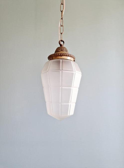 Art Deco hanglamp in gefacetteerd gesatineerd glas, jaren 20, Antiek en Kunst, Antiek | Verlichting, Ophalen of Verzenden
