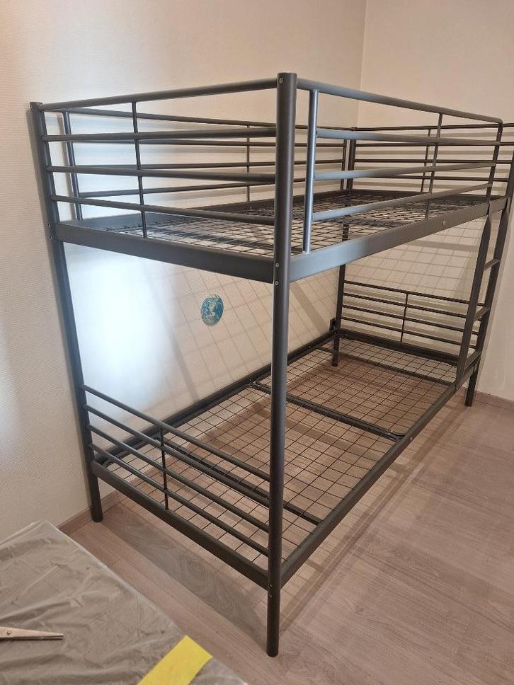 Cadre de lit superposé IKEA SVARTA, Huis en Inrichting, Slaapkamer | Stapelbedden en Hoogslapers, Gebruikt, Stapelbed, 100 cm