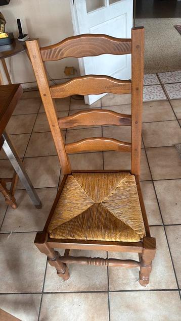 6 massief eikenhouten stoelen beschikbaar voor biedingen