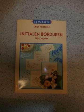 Hobbyboekje initialen borduren beschikbaar voor biedingen