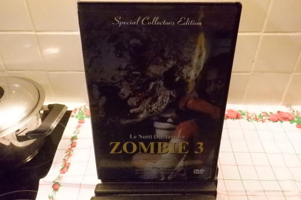 DVD Special Collectors Edition Zombie 3., CD & DVD, DVD | Horreur, Comme neuf, Vampires ou Zombies, À partir de 16 ans, Envoi