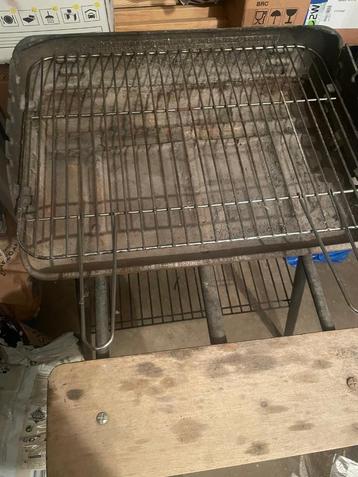 Barbecue au charbon à vendre – prix symbolique 50 € beschikbaar voor biedingen