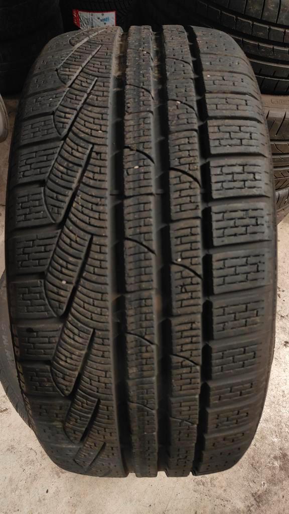 255/40r20 Pirelli 70€ par pièce avec support 25540r20, Autos : Divers, Pièces de sport automobile, Enlèvement