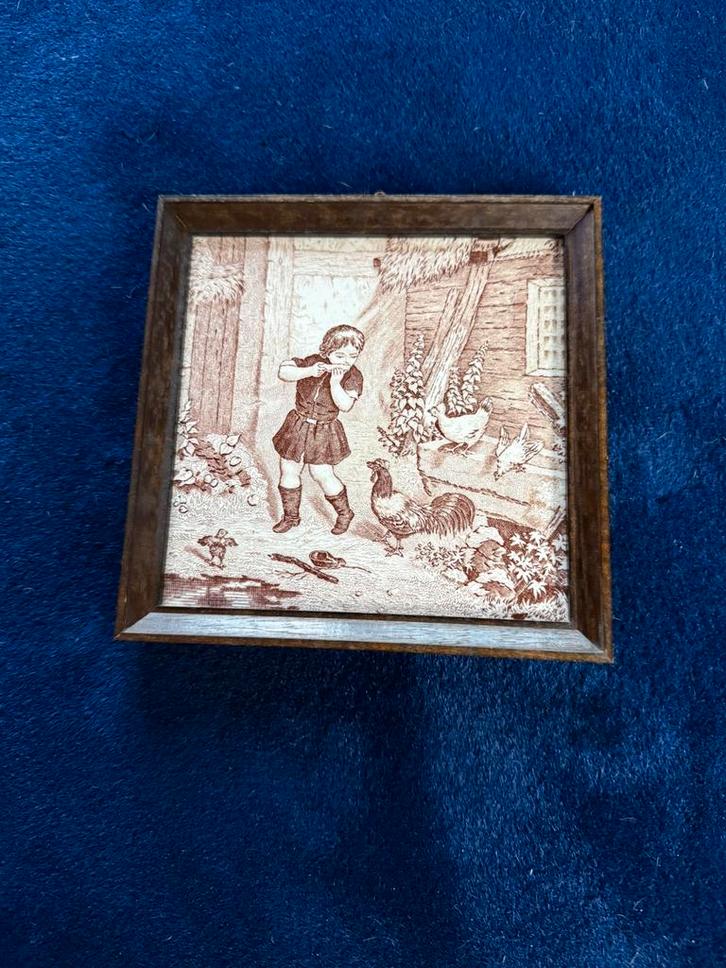 Zeldzame Antieke tegel in kader (1880), Antiek en Kunst, Antiek | Keramiek en Aardewerk, Ophalen