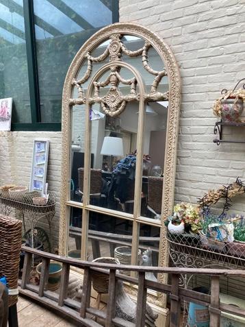 Prachtige enorm grote spiegel beschikbaar voor biedingen