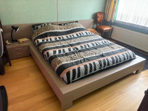 Bed, Huis en Inrichting, Slaapkamer | Bedden, Gebruikt, Tweepersoons, 160 cm, 220 cm, Hout, Grijs, Ophalen