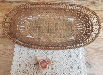 Brocante plat ovaal gevlochten rieten mandje, decoratief beschikbaar voor biedingen