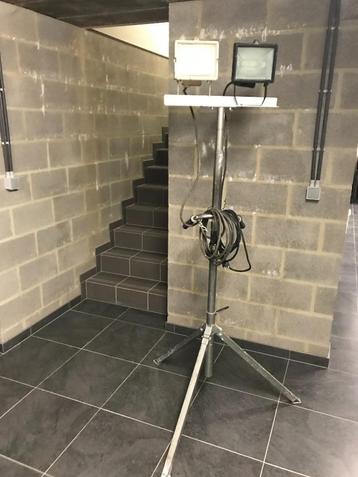 statief werfverlichting beschikbaar voor biedingen
