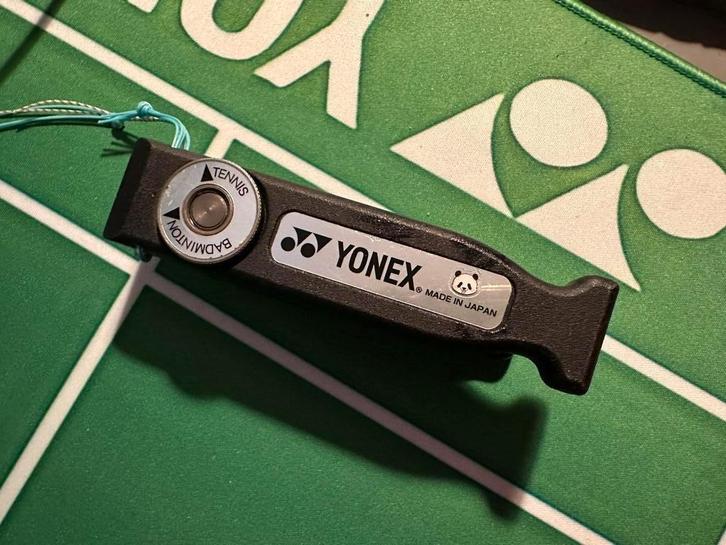 Droom van elke serieuze bespaner: Yonex bespanklem AC618h, Sport en Fitness, Tennis, Gebruikt, Grip of Snaar, Overige merken, Ophalen