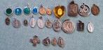 24 médailles saintes, Collections, Broches, Pins & Badges, Comme neuf, Enlèvement ou Envoi