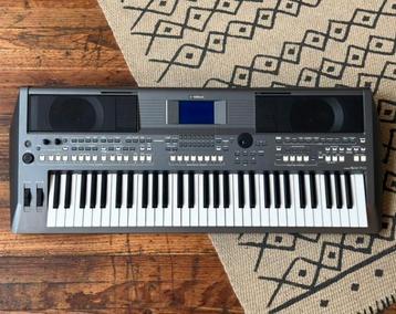 YAMAHA PSR-S670, Musique & Instruments, Enlèvement, Comme neuf