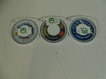 A3955. 3 PSP Games in Hoesje