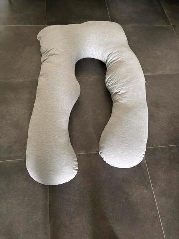 Zwangerschapskussen Ella met extra hoes beschikbaar voor biedingen