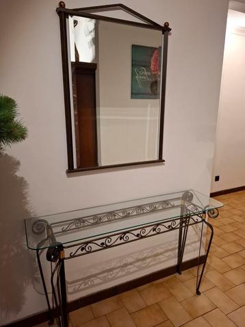 Glazen bijzettafel met bijhorende spiegel beschikbaar voor biedingen