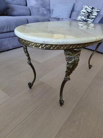 Salontafel met marmeren blad en bronzen poten beschikbaar voor biedingen