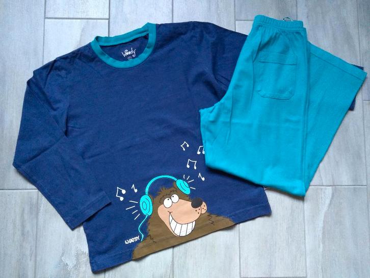 ★ M128 - Woody pyjama thema beer, Kinderen en Baby's, Kinderkleding | Maat 128, Zo goed als nieuw, Jongen, Nacht- of Onderkleding