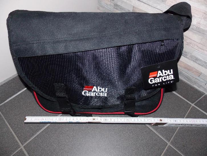 Schoudertas van ABU, Watersport en Boten, Hengelsport | Roofvissen, Nieuw, Complete set, Ophalen of Verzenden