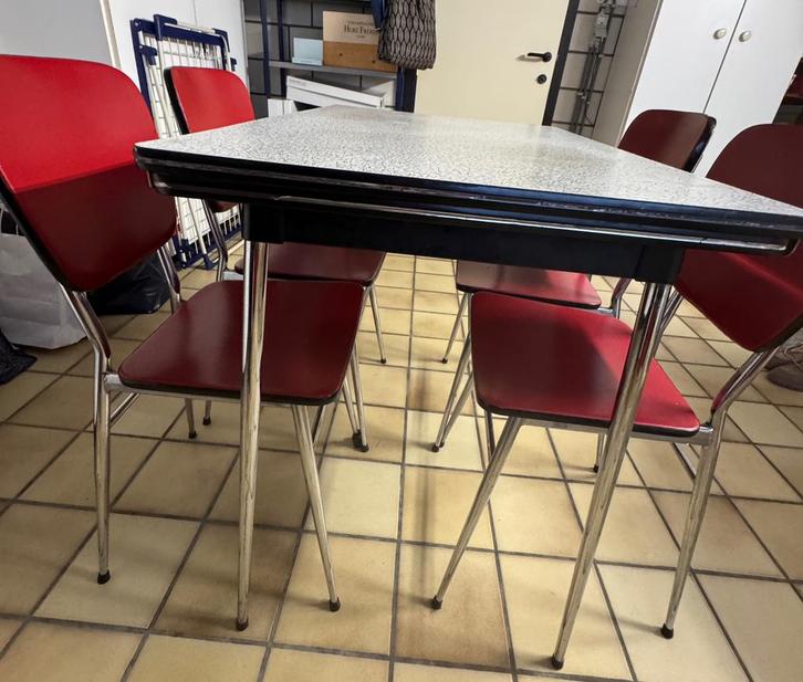 Vintage keukentafel (uittrekbaar) met 4 stoelen, Huis en Inrichting, Tafels | Statafels, Gebruikt, Ophalen