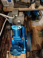 Industriële Compressor Installatie 5,5 kW Bijna Nieuw, Doe-het-zelf en Bouw, Compressors, Ophalen, Zo goed als nieuw, 10 bar of meer