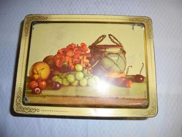 Vintage blikken doos beschikbaar voor biedingen