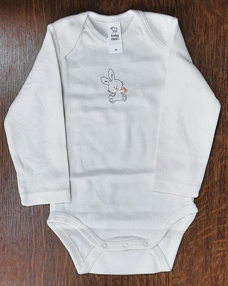 Nieuw - 2 rompertjes & 1 setje - Baby Club & Petit Villain, Kinderen en Baby's, Babykleding | Maat 80, Zo goed als nieuw, Jongetje of Meisje