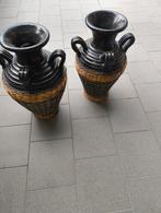 Deux vases noir avec osiers., Ophalen