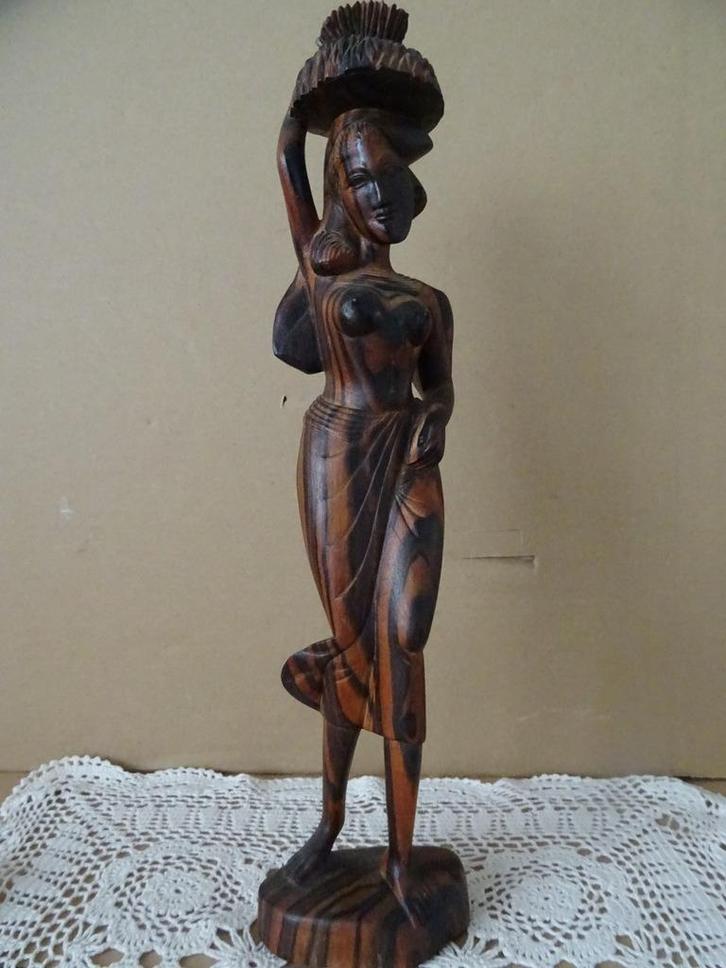 Indonesisch beeld vrouw halfnaakte vrouw in sarong 34cm 1970, Antiek en Kunst, Kunst | Niet-Westerse kunst, Ophalen of Verzenden