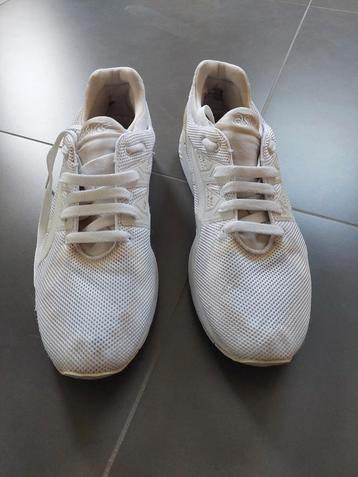 Sportschoenen beschikbaar voor biedingen