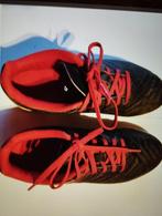 CHAUSSURES DE FOOTBALL ENFANT  Pointure 34, Sports & Fitness, Enlèvement, Utilisé, Chaussures