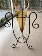 mooie vaas in ijzeren staander, Ophalen, Zo goed als nieuw