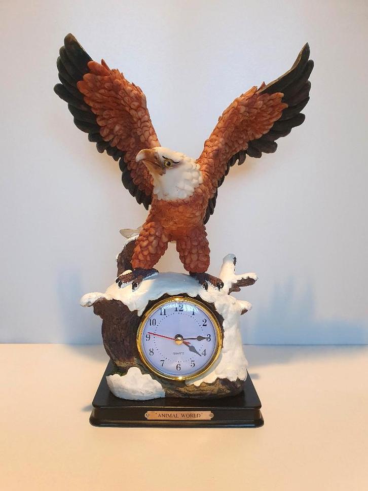 Mooie Arend met Quartz klokje, Huis en Inrichting, Woonaccessoires | Klokken, Zo goed als nieuw, Wekker of Tafelklok, Analoog