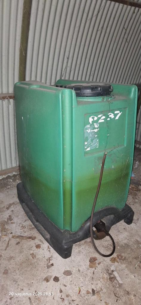 Kunststof mazouttank gratis, Doe-het-zelf en Bouw, Verwarming en Radiatoren, Gebruikt, Overige typen, Ophalen