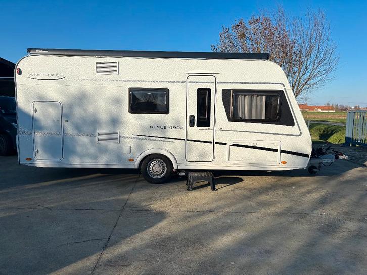 Caravan LMC Style 490K (2022) - full option, Caravanes & Camping, Caravanes, Particulier, jusqu'à 6, 1000 - 1250 kg, Siège de train
