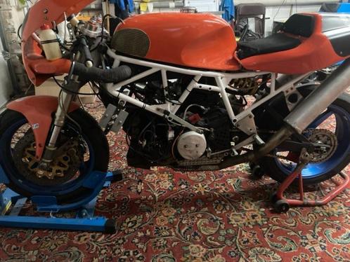 Ducati motorfiets gebaseerd op 900SS, Motoren, Motoren | Ducati, Particulier, Super Sport, meer dan 35 kW, 2 cilinders, Ophalen