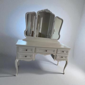 Antieke Louis-stijl kaptafel beschikbaar voor biedingen
