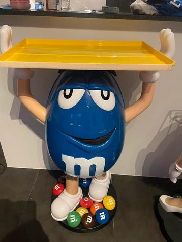 m&m display blauw beschikbaar voor biedingen