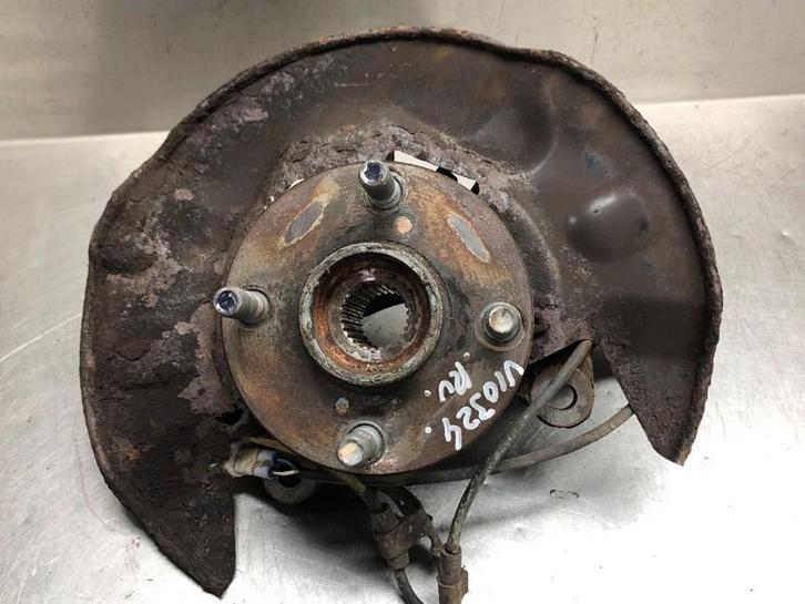 WIELNAAF VOOR Toyota Corolla (E12) (11-2001/03-2007), Auto-onderdelen, Remmen en Aandrijving, Toyota, Gebruikt