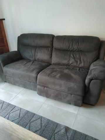 Salon 2 zit met relax systeem en 1 zit beschikbaar voor biedingen