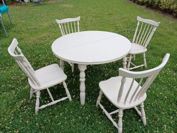 Gratis houten tafel en 4 stoelen (diameter 110 cm  hoogte 73 beschikbaar voor biedingen