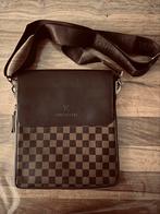 Louis Vuitton leather crossbody bag, Ophalen, Zo goed als nieuw, Leer
