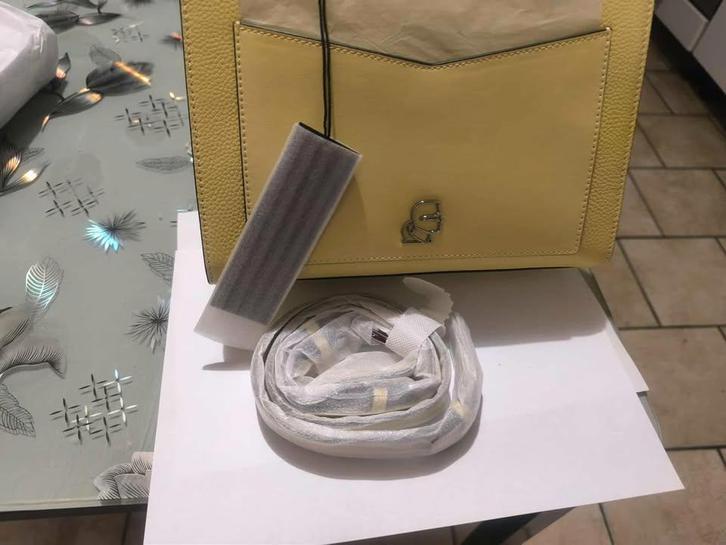 Originele tas van Karl Lagerfeld nieuw, Handtassen en Accessoires, Tassen | Damestassen, Nieuw, Schoudertasje, Geel, Ophalen of Verzenden