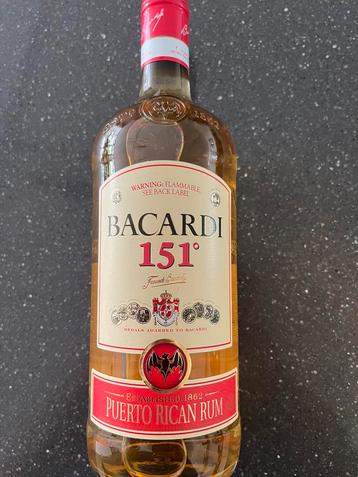 Nouvelle bouteille Bacardi 151. Très exclusif 75,5 % Alc. 