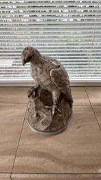 Aigle en albâtre sur socle en marbre, Enlèvement, Comme neuf, Animal