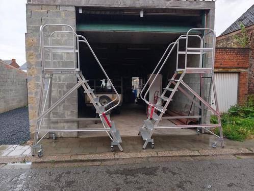 Échelle, Doe-het-zelf en Bouw, Ladders en Trappen, Nieuw, Trap, 2 tot 4 meter, Ophalen of Verzenden