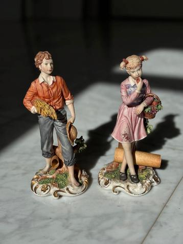 Set porceleinen beeldjes capodimonti beschikbaar voor biedingen