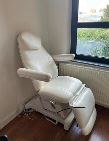 Behandelstoel schoonheidssalon beschikbaar voor biedingen