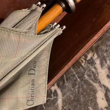 Paraplu Christian Dior beschikbaar voor biedingen