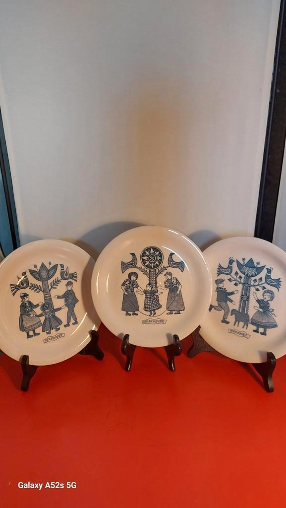 Trois belles assiettes vintage., Antiquités & Art, Antiquités | Céramique & Poterie, Enlèvement ou Envoi